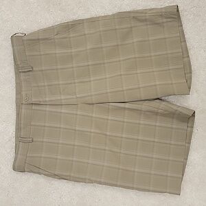 Nike golf men's size 34 Nike fit dry shorts, in new condition